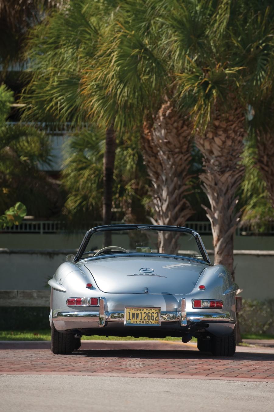  Mercedes-Benz 300 SL Roadster 1961 года  (фото 6 из 30)